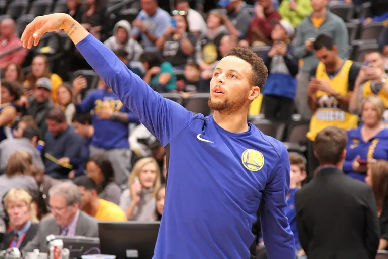 Stephen Curry, figura de la remontada de los Warriors, durante un partido de Golden State