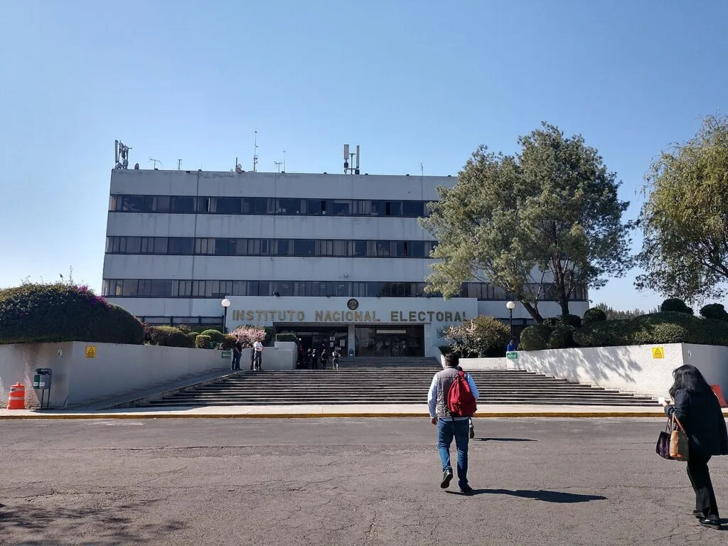 Renuncias en el INE de México: sede central del Instituto Nacional Electoral en Ciudad de México