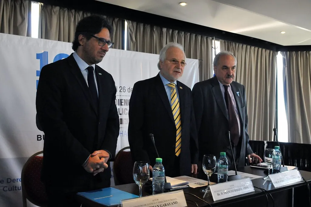 Comisionados durante una sesión de la CIDH, en alusión a la represión digital Venezuela denunciada por la sociedad civil