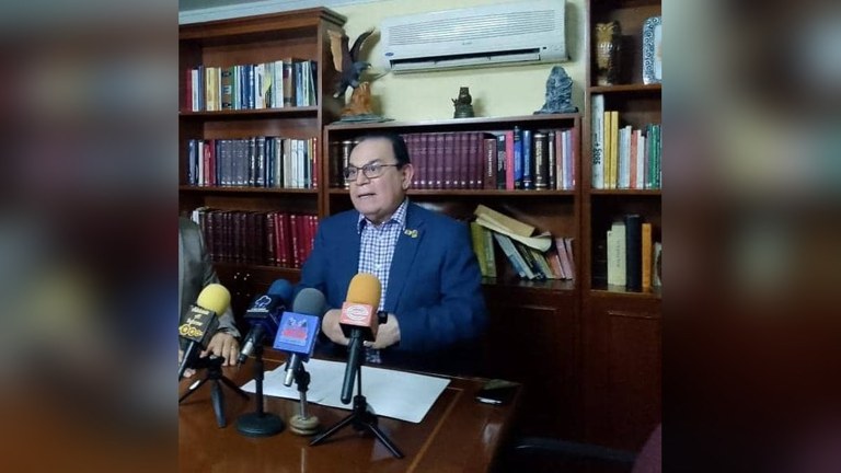 Restitución de dos niños: el abogado Jesús Vergara Peña denuncia el fallo de Caracas en rueda de prensa
