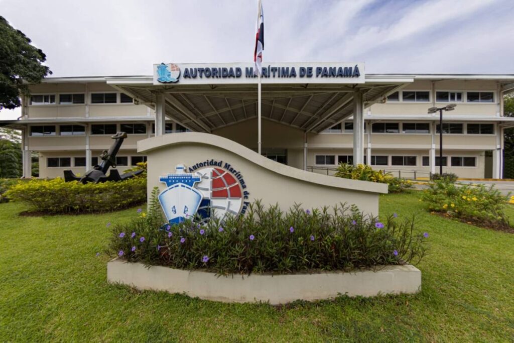 Retiro de bandera: la sede de la Autoridad Marítima de Panamá, que inició la cancelación del registro de siete buques sancionados