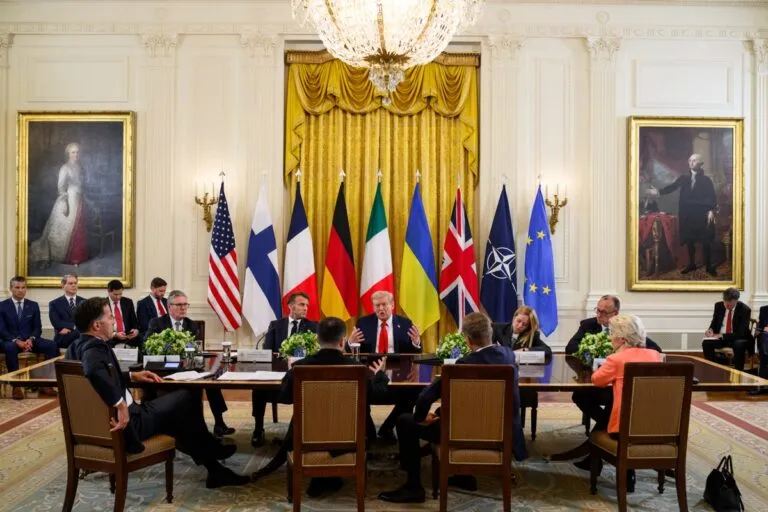 Reunión entre Putin y Zelenski: Donald Trump preside en la Casa Blanca la reunión multilateral con Volodimir Zelenski y líderes europeos