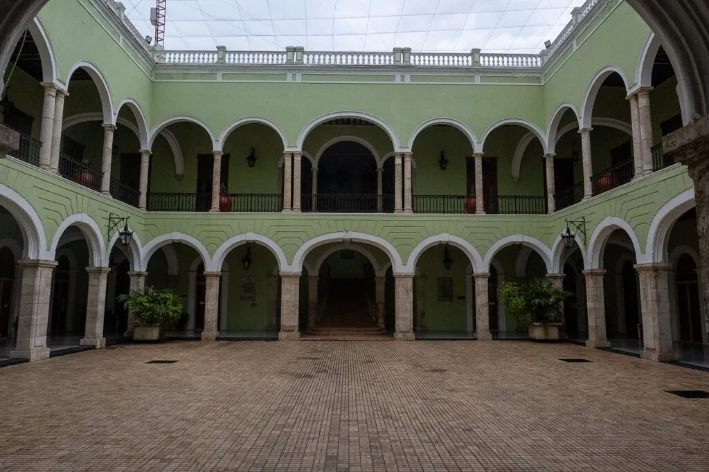 Richard Panas detenido en Mérida: patio del Palacio de Gobierno del Estado de Yucatán, en la capital yucateca