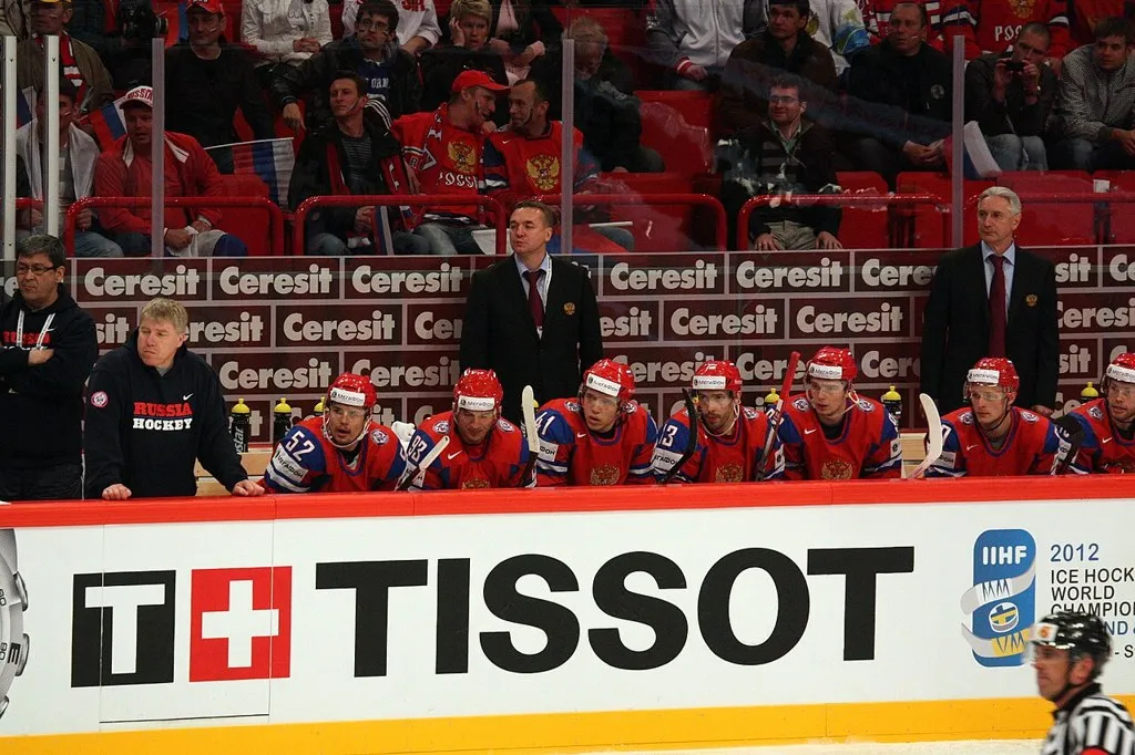 Rusia en los Mundiales de hockey: jugadores de la selección rusa en el banquillo durante un Mundial de la IIHF
