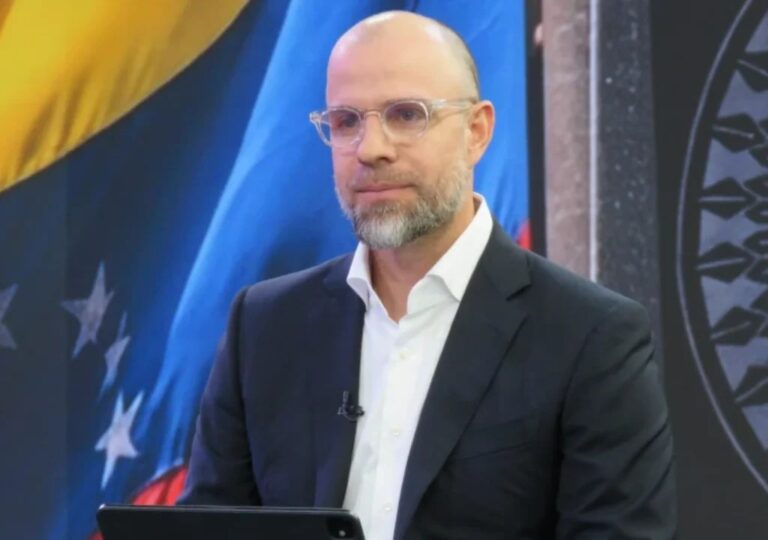 Román Maniglia, superintendente del Seniat, anuncia la plataforma de facturación electrónica Seniat