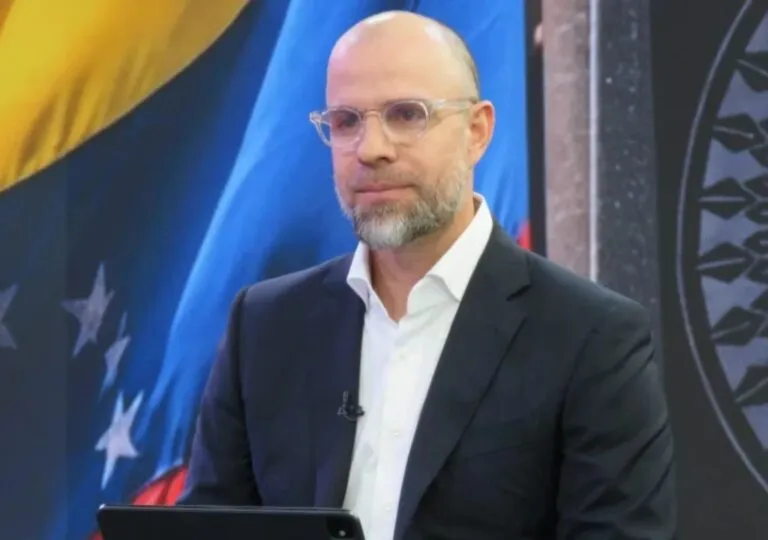 Román Maniglia, superintendente del Seniat, anuncia la plataforma de facturación electrónica Seniat