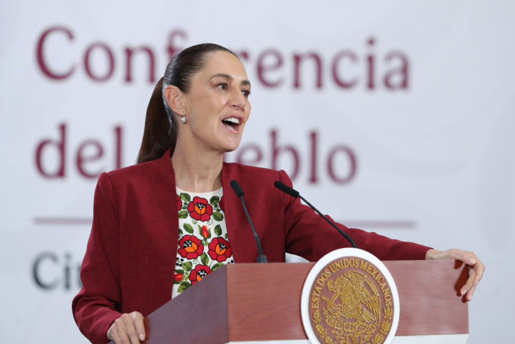 Sheinbaum Raúl Castro: la presidenta Claudia Sheinbaum durante su conferencia de prensa matutina en Palacio Nacional