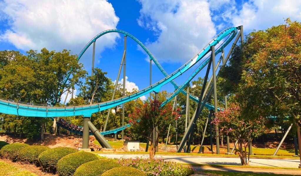 Montaña rusa Goliath de Six Flags Over Georgia, la atracción donde murió un hombre en Georgia
