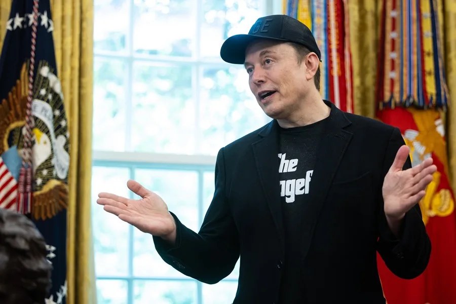 Starlink en Ucrania: Elon Musk durante una comparecencia en la Casa Blanca, antes de restablecer el servicio satelital