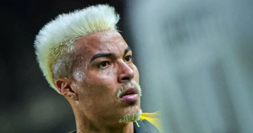 Adalberto Peñaranda, delantero del Deportivo Táchira, durante un partido de la Liga FutVe