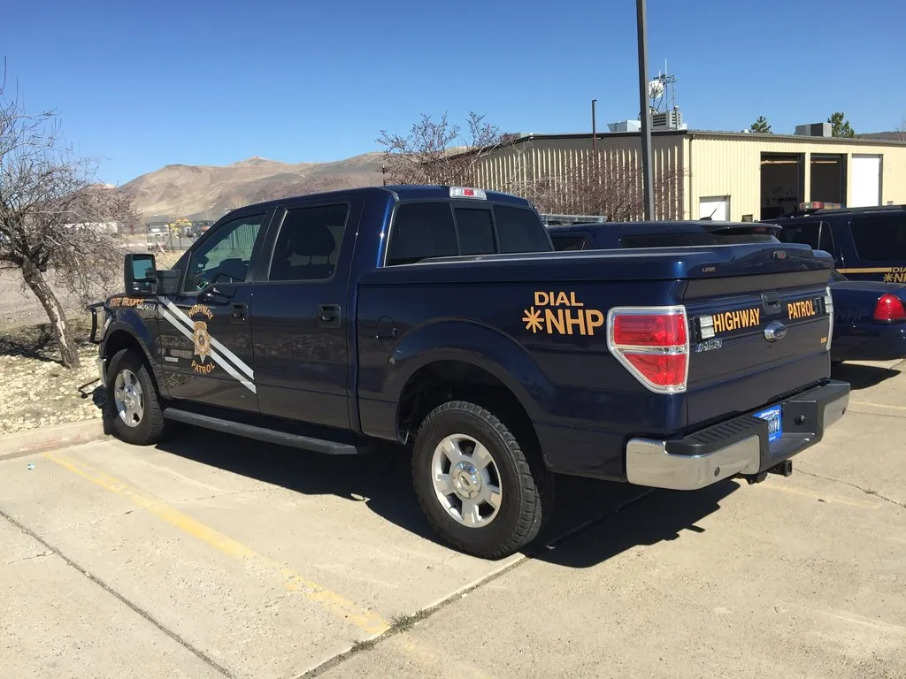 Patrulla de la Nevada Highway Patrol, la división de carreteras de la Policía Estatal de Nevada, en relación con el tiroteo en Boulder Highway de este viernes en Las Vegas