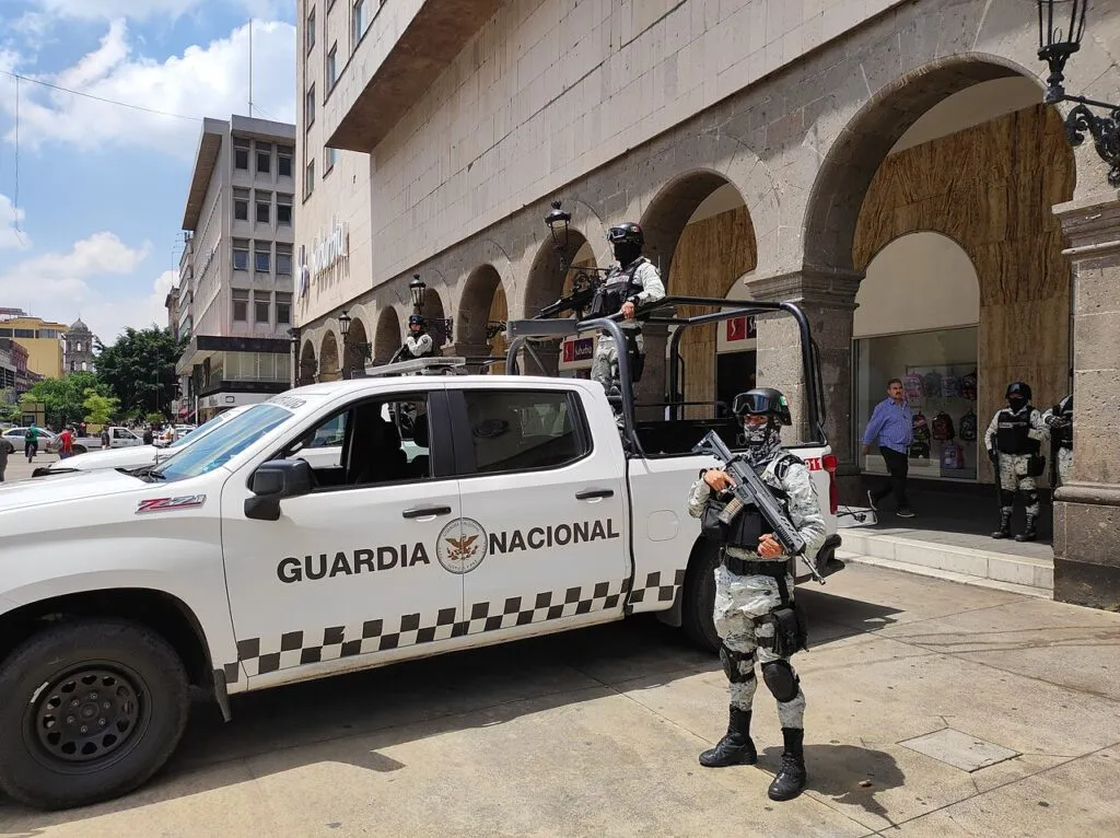 tiroteo en Celaya: una patrulla de la Guardia Nacional de México con elementos armados durante un patrullaje (imagen de archivo)