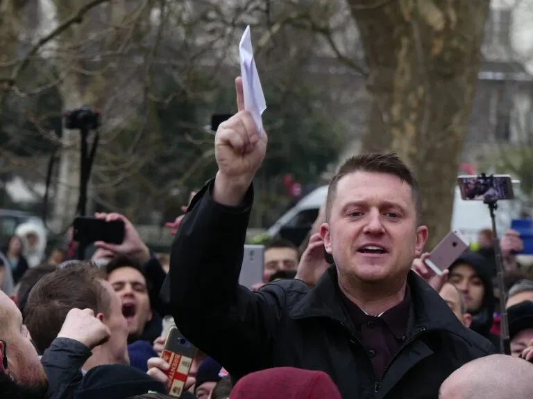 Tommy Robinson en Londres: el activista británico declarado culpable de acosar a dos periodistas del Daily Mail