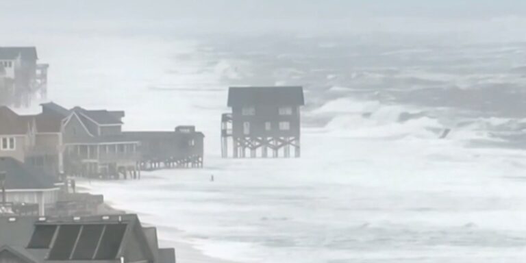 Tormenta subtropical Josephine: oleaje e inundación costera junto a viviendas de playa en la costa este de Estados Unidos