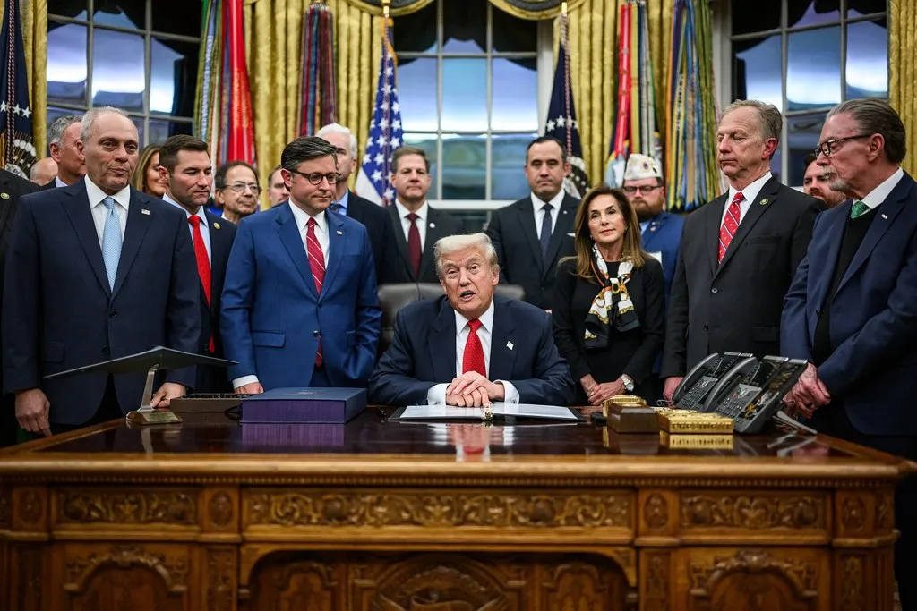Trump amenaza con atacar Nigeria - Donald Trump habla en el Despacho Oval de la Casa Blanca