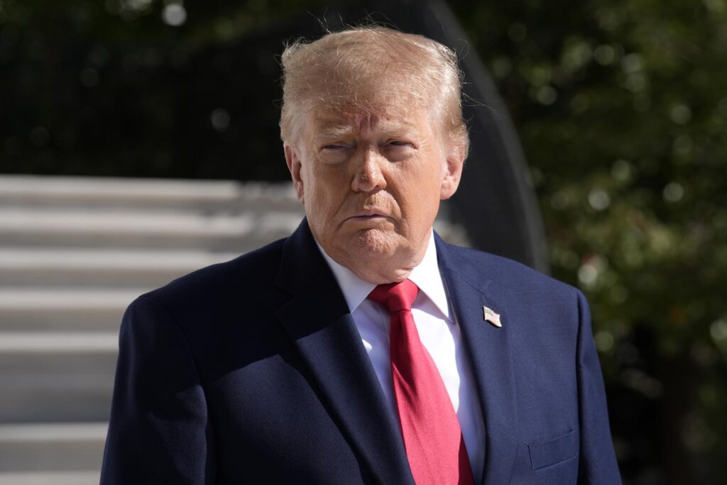 Trump cuestiona la victoria de Lula: retrato de Donald Trump, presidente de Estados Unidos