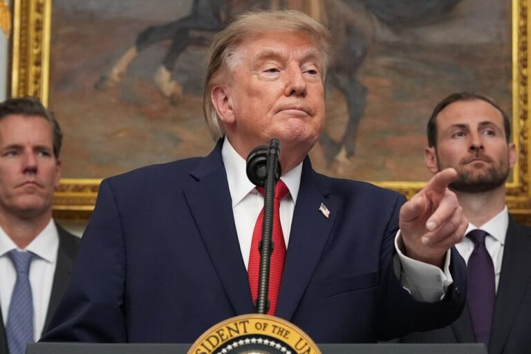 Donald Trump hablando en la Casa Blanca sobre renombrar Nuevo México como Nueva América