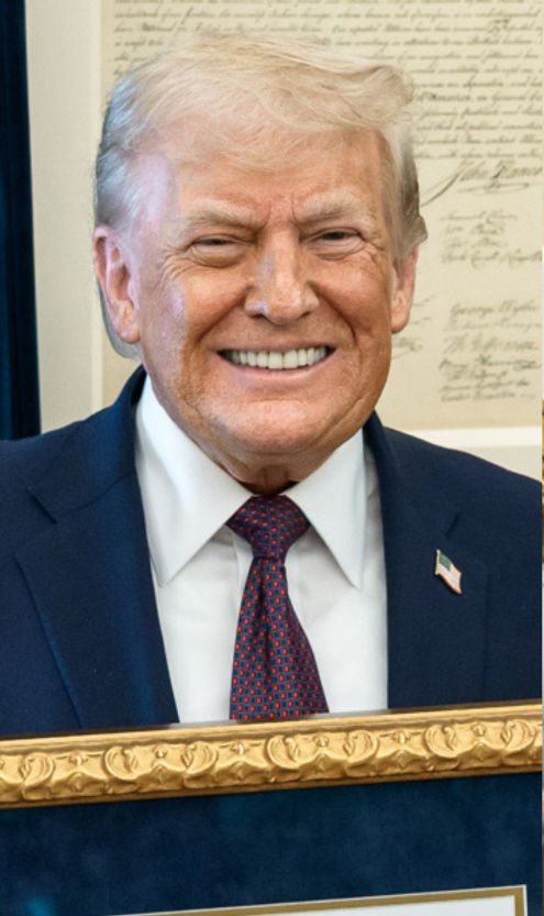 Trump reacciona al regreso de Machado a Venezuela: el presidente de Estados Unidos, Donald Trump, sonríe en un acto oficial