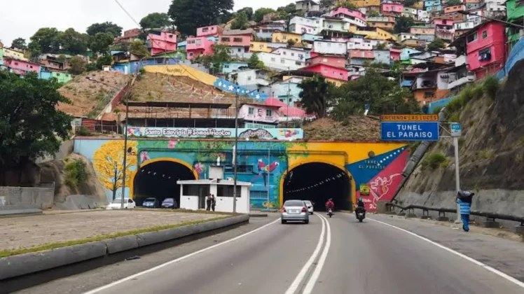 Entrada del túnel El Paraíso, uno de los túneles en Caracas con cierre nocturno por mantenimiento
