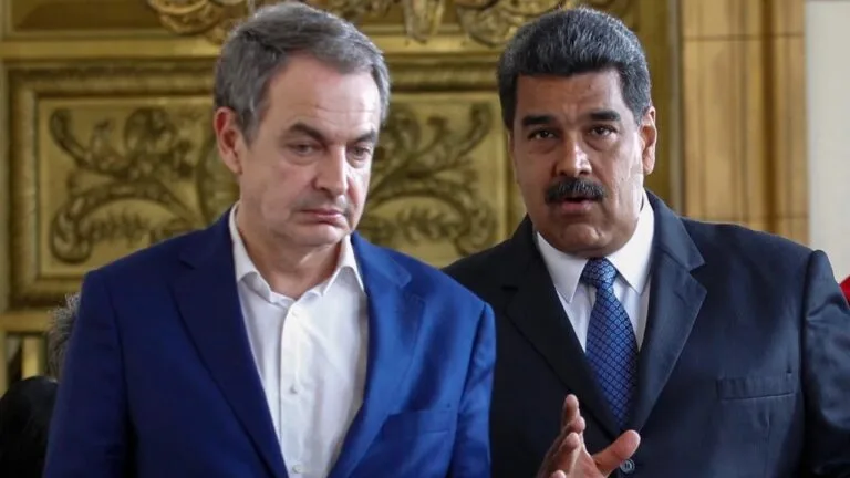 El testaferro de Zapatero: el expresidente español José Luis Rodríguez Zapatero junto a Nicolás Maduro