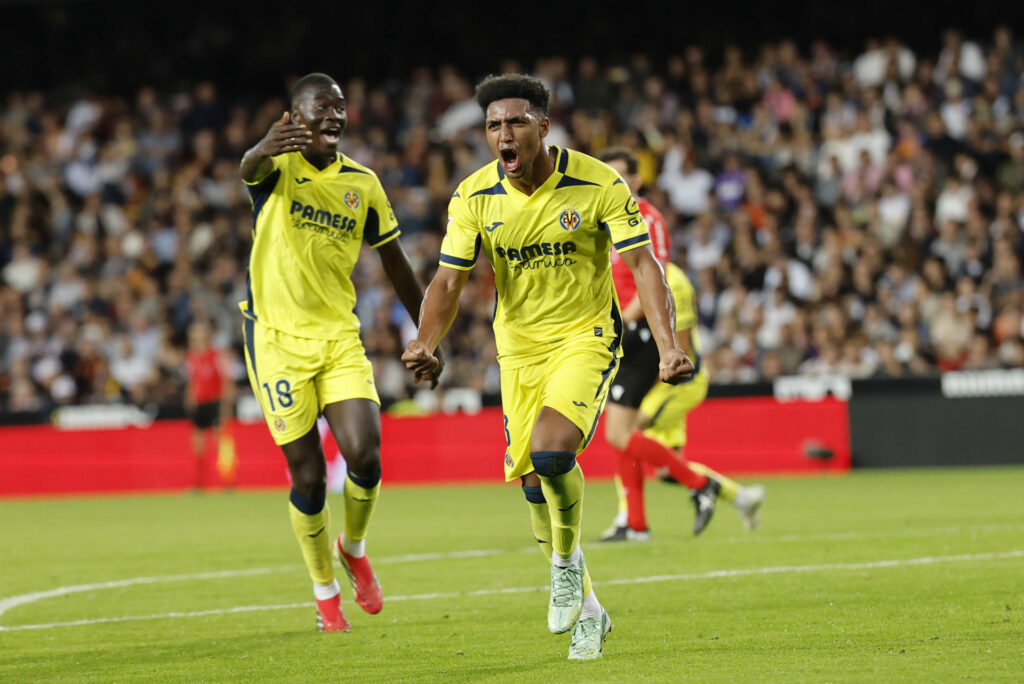 Celebración de los jugadores en el Villarreal remonta al Valencia en Mestalla, en el derbi de LaLiga