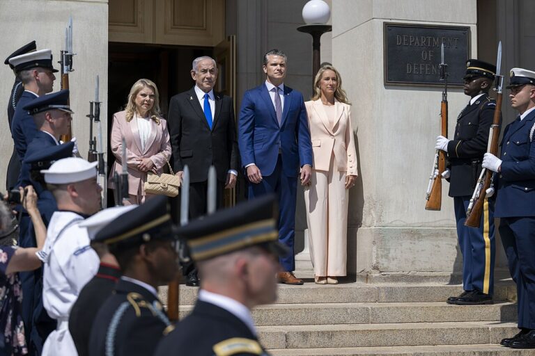 Visita de Hegseth a Israel: Pete Hegseth junto a Benjamín Netanyahu en el Pentágono