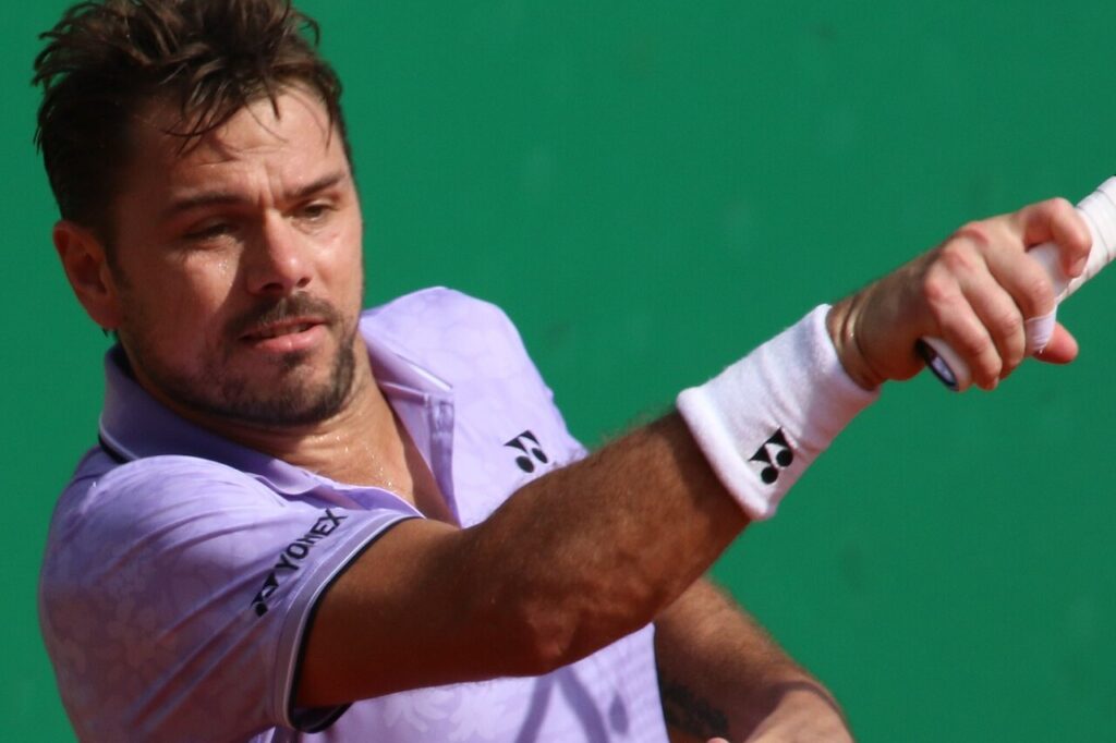 Stan Wawrinka golpea un revés a una mano: Wawrinka eliminado en Lyon por Flavio Cobolli