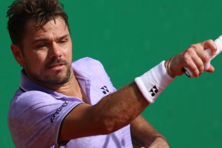 Stan Wawrinka golpea un revés a una mano: Wawrinka eliminado en Lyon por Flavio Cobolli